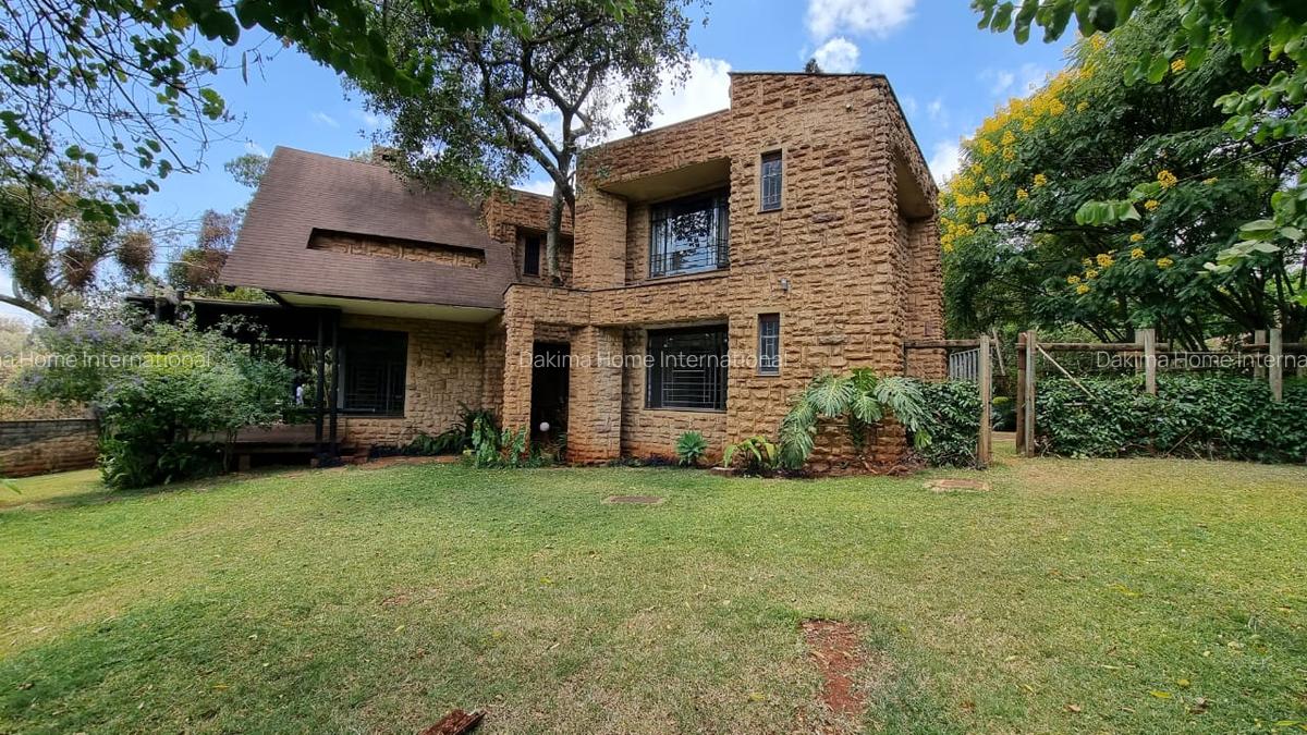 4 Bed Villa with En Suite in Lake View - 18