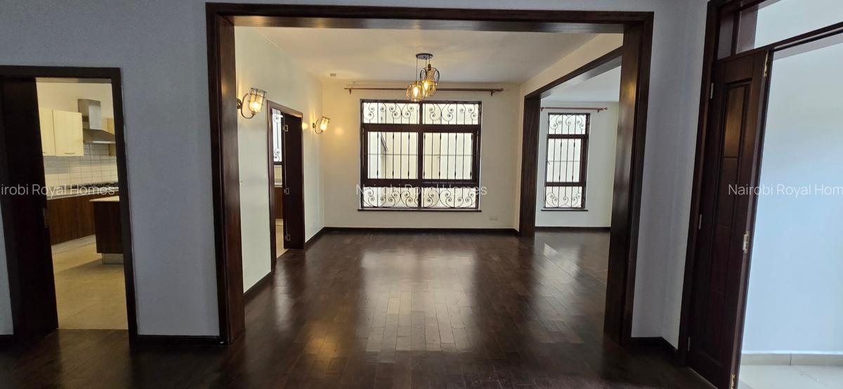 5 Bed House with En Suite at Lavington Green - 14