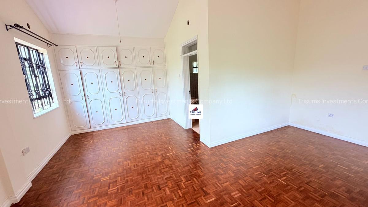 5 Bed House with En Suite in Runda - 9