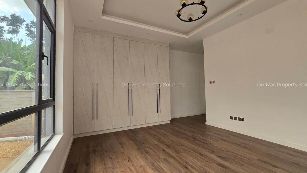 5 Bed House with En Suite in Lavington - 12