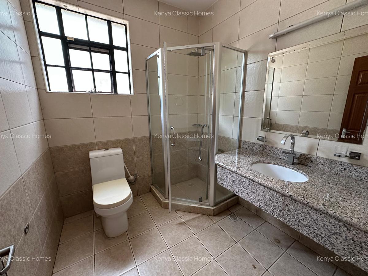 4 Bed Villa with En Suite at Lavington - 7