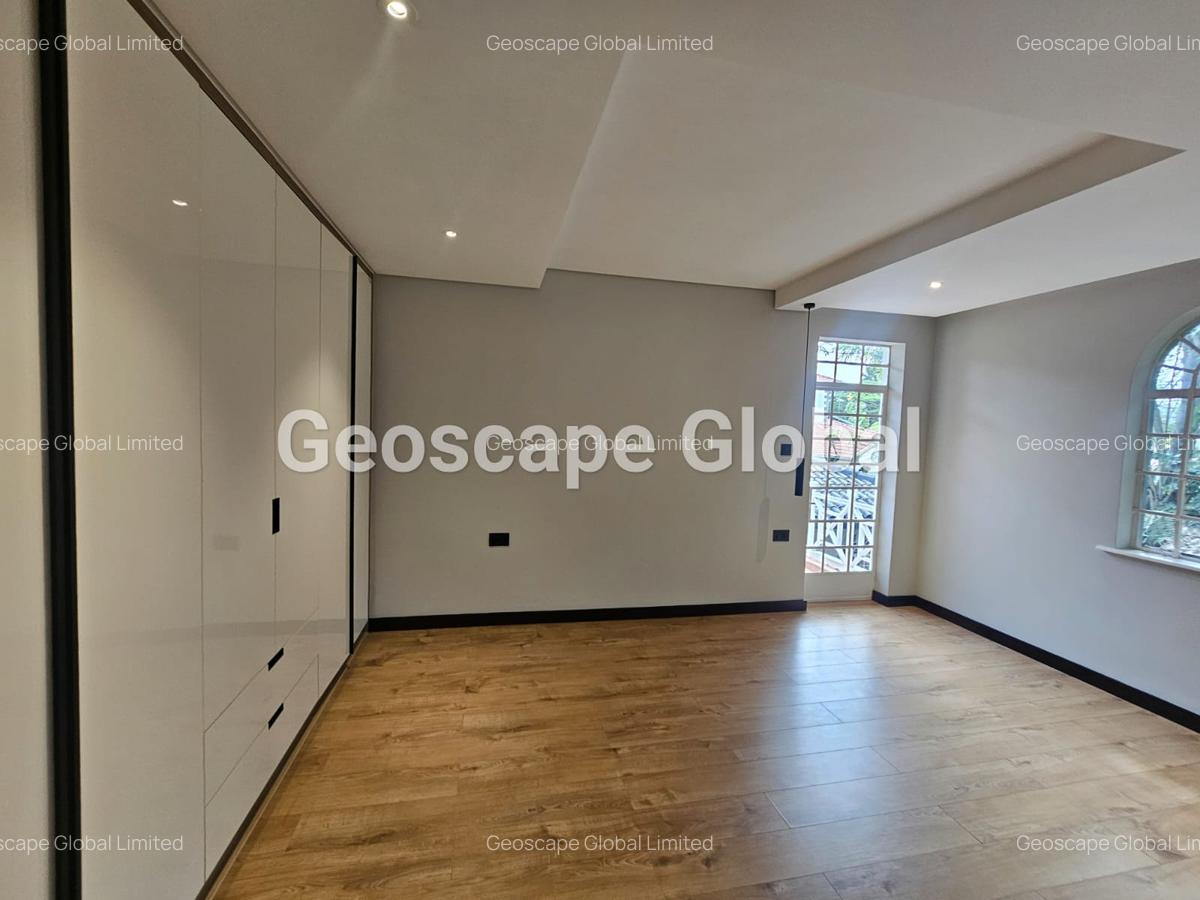 4 Bed House with En Suite in Runda - 2