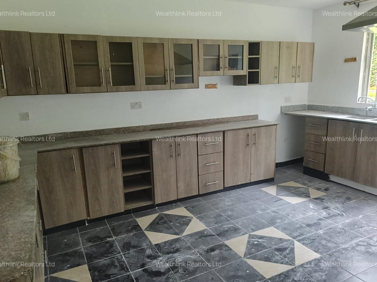 5 Bed House with En Suite at Nyari - 8