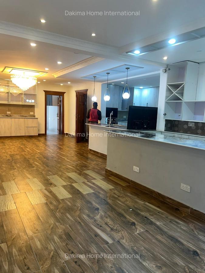 6 Bed House with En Suite in Runda - 3