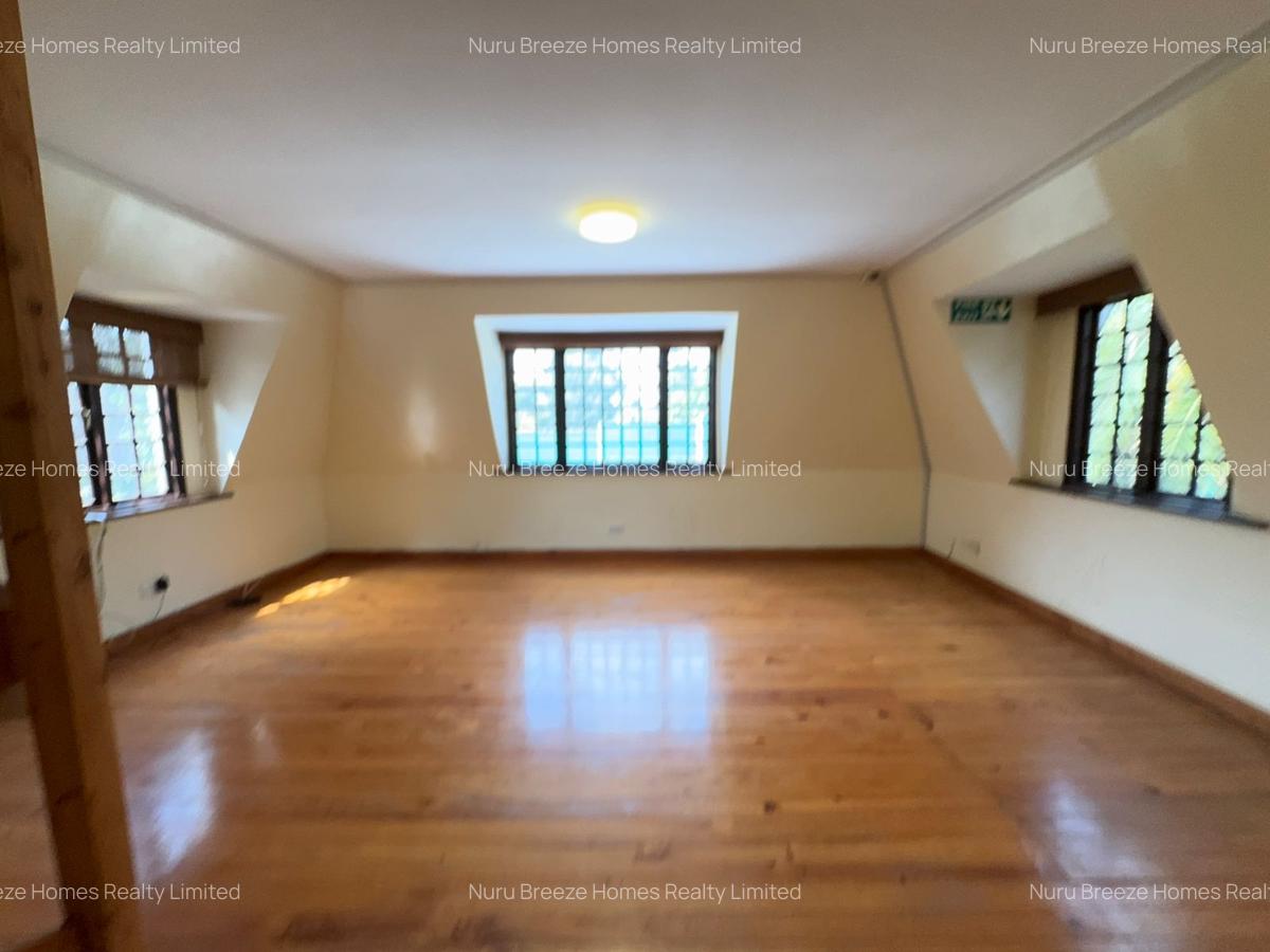 5 Bed House with En Suite in Runda - 15