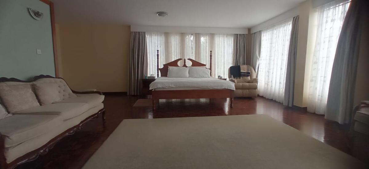 8 Bed House with En Suite in Lavington - 14