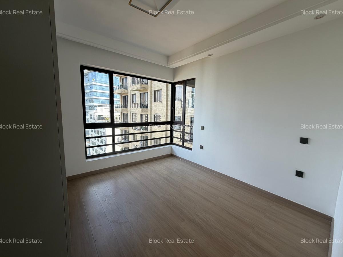 3 Bed Apartment with En Suite in Riverside - 11