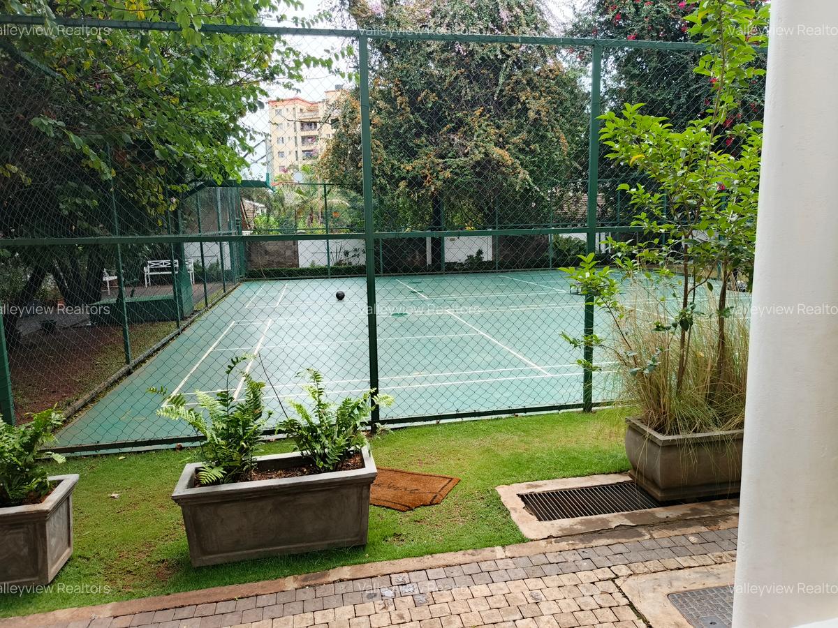 3 Bed Apartment with En Suite at Lavington - 17