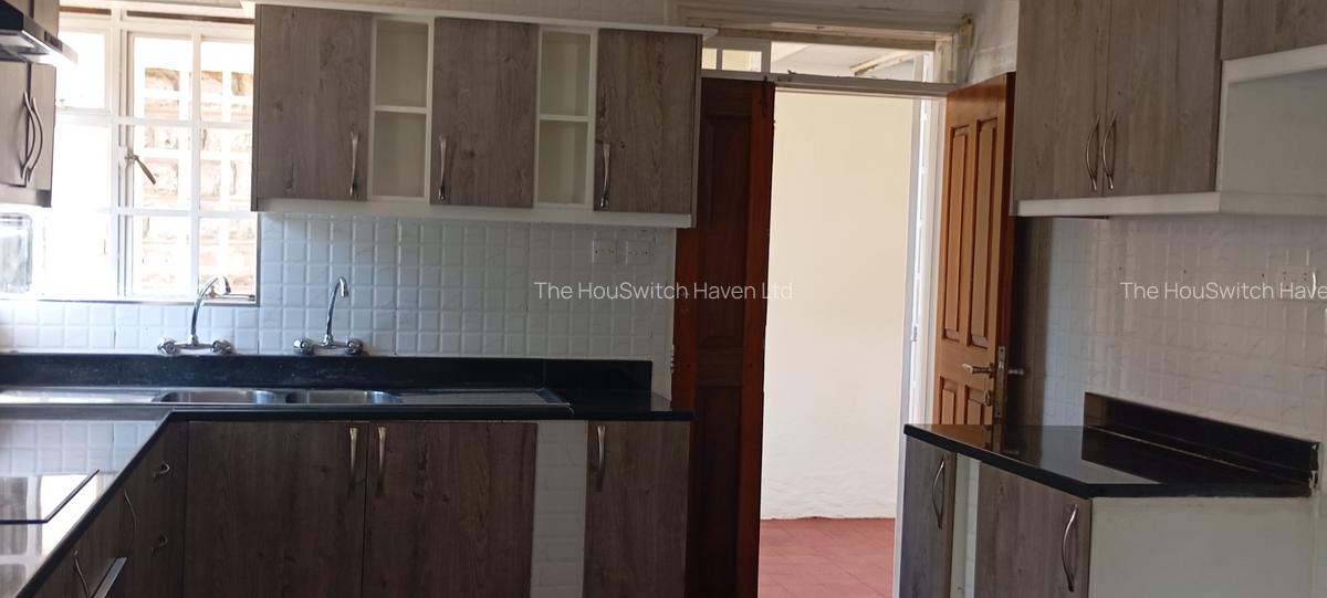 4 Bed Villa with En Suite at Off Un Avenue - 9