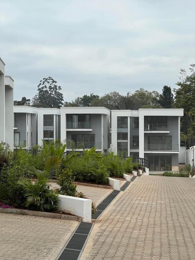 5 Bed Villa with En Suite in Lavington - 1