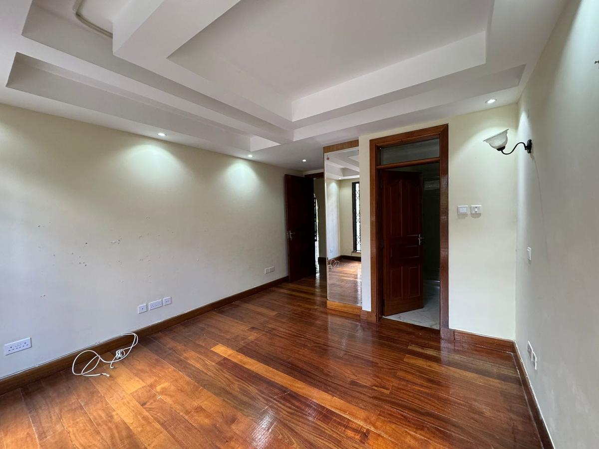 5 Bed Townhouse with En Suite in Lavington - 14