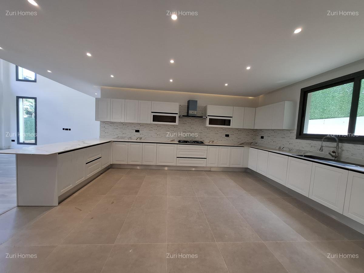 5 Bed Townhouse with En Suite in Lavington - 18