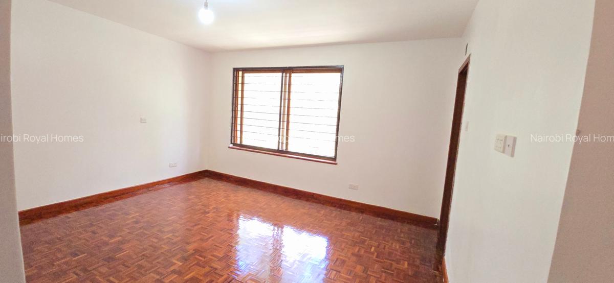 5 Bed Townhouse with En Suite at Lavington Green - 11