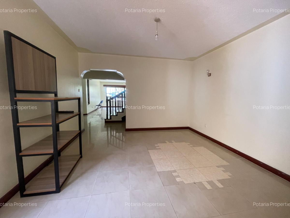 5 Bed Townhouse with En Suite in Lavington - 12