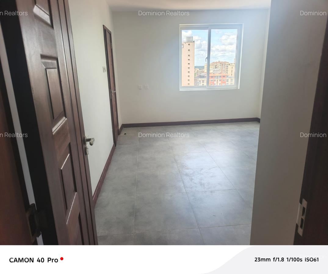 3 Bed Apartment with En Suite in Parklands - 12