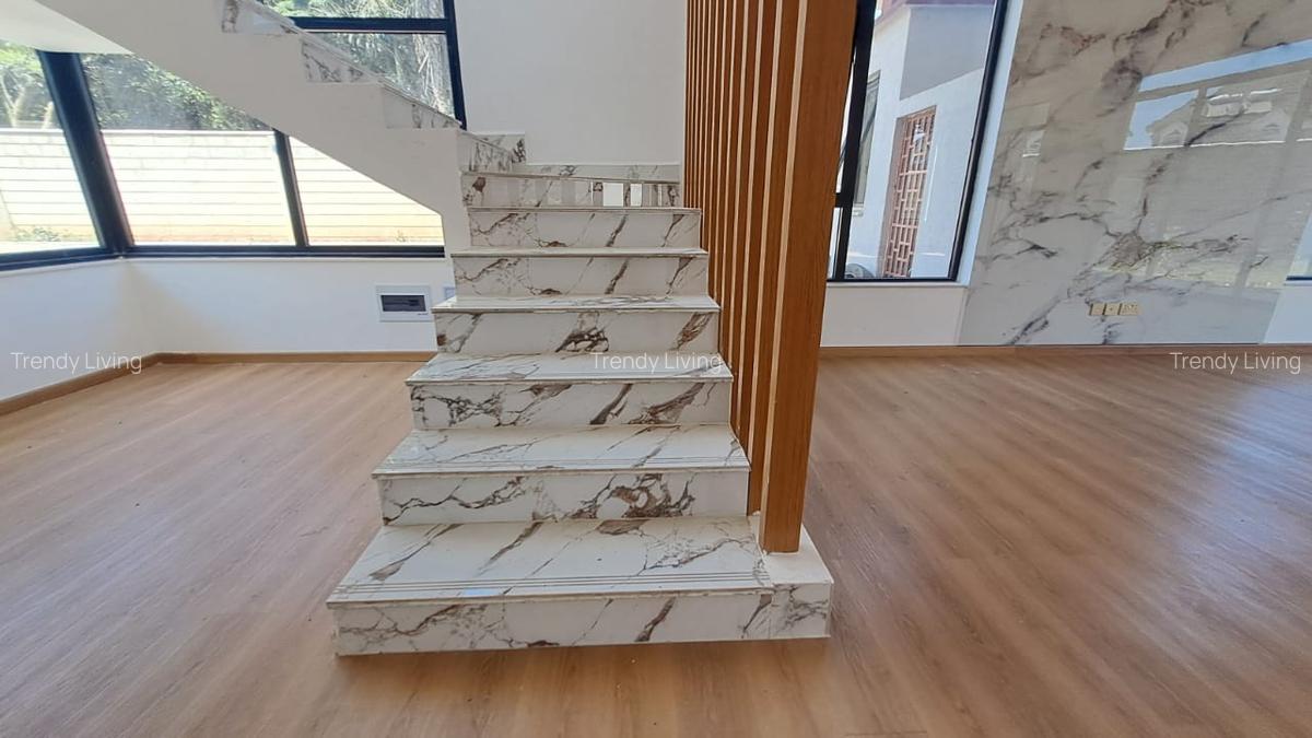 5 Bed Townhouse with En Suite in Lavington - 6