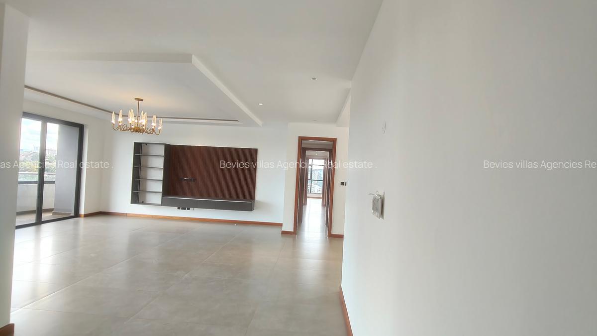 Serviced 4 Bed Apartment with En Suite at Riverside - 17