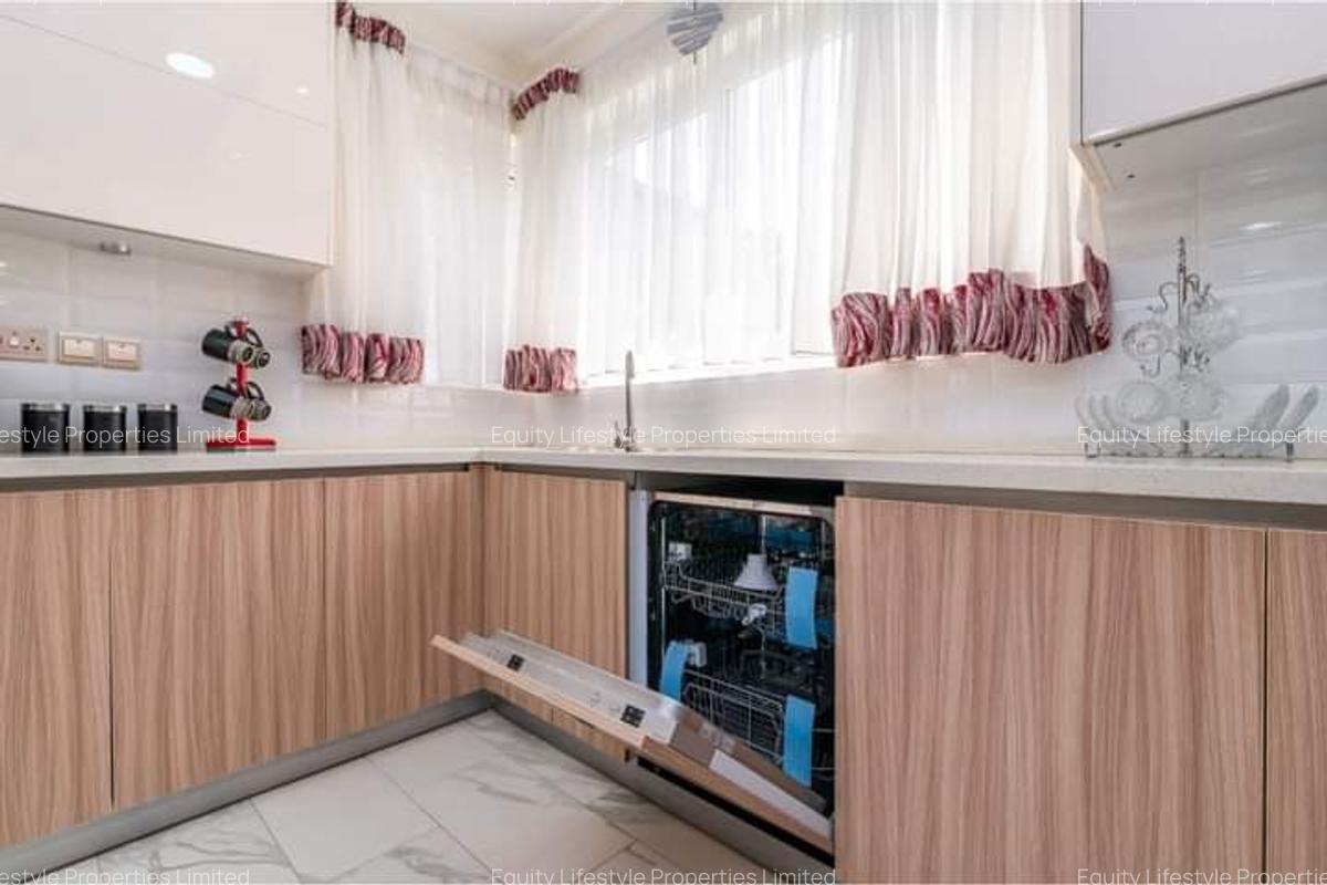 5 Bed Townhouse with En Suite in Runda - 7