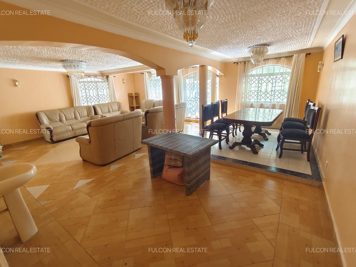 6 Bed Villa with En Suite in Lavington - 2