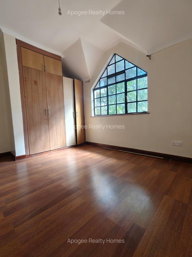 4 Bed Apartment with En Suite at Fourways Junction Estate - 12