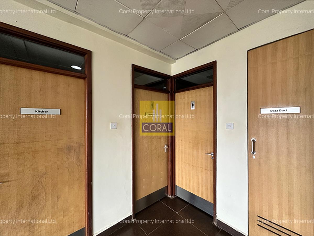 2,399 ft² Office in Riverside - 13