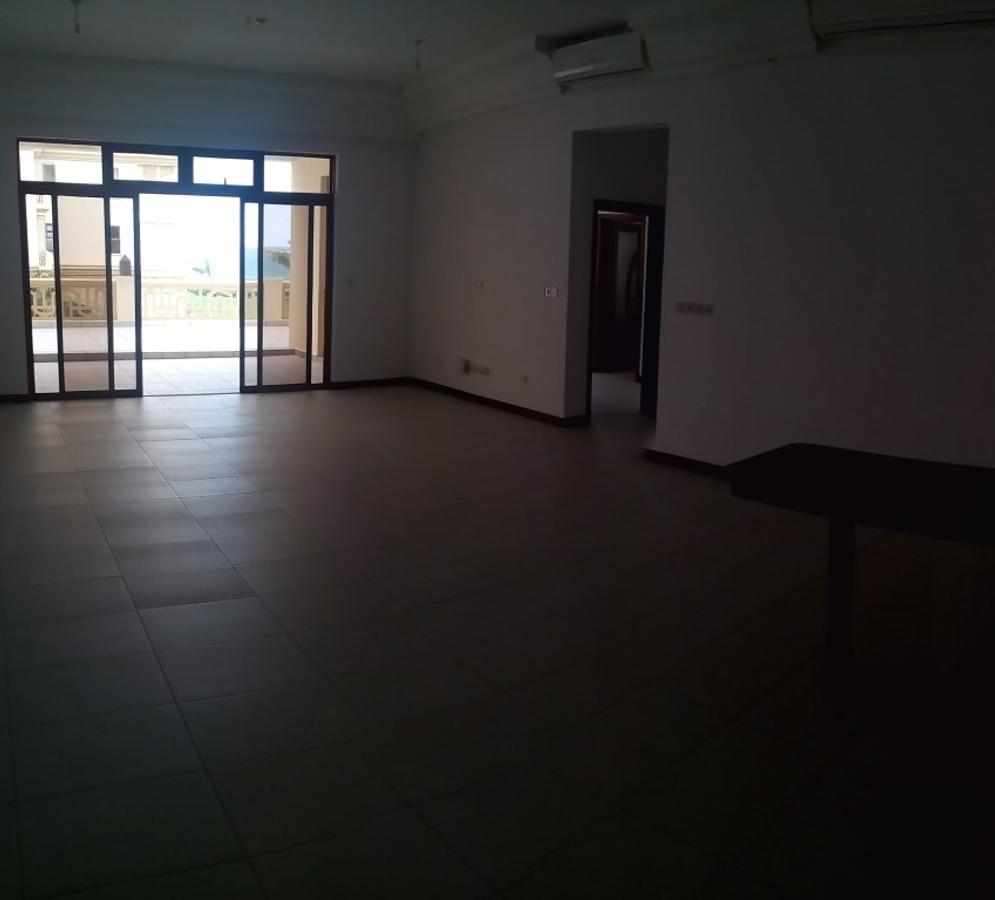 3 Bed Apartment with En Suite in Nyali Area - 2
