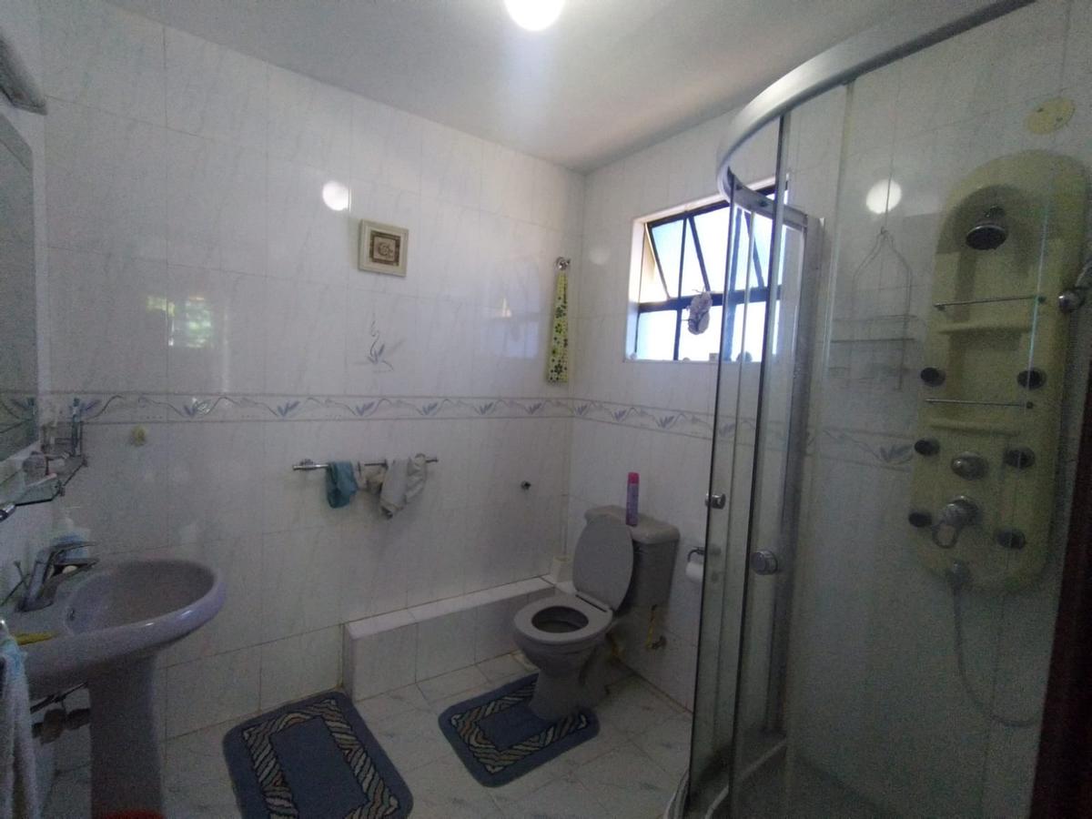 4 Bed House with En Suite in Lavington - 9