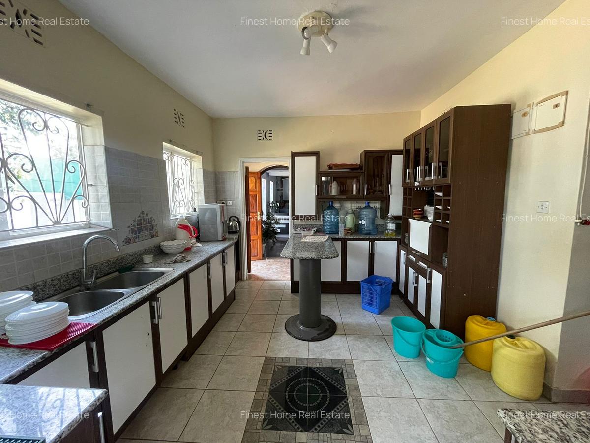 5 Bed House with En Suite at Mombasa Road - 11