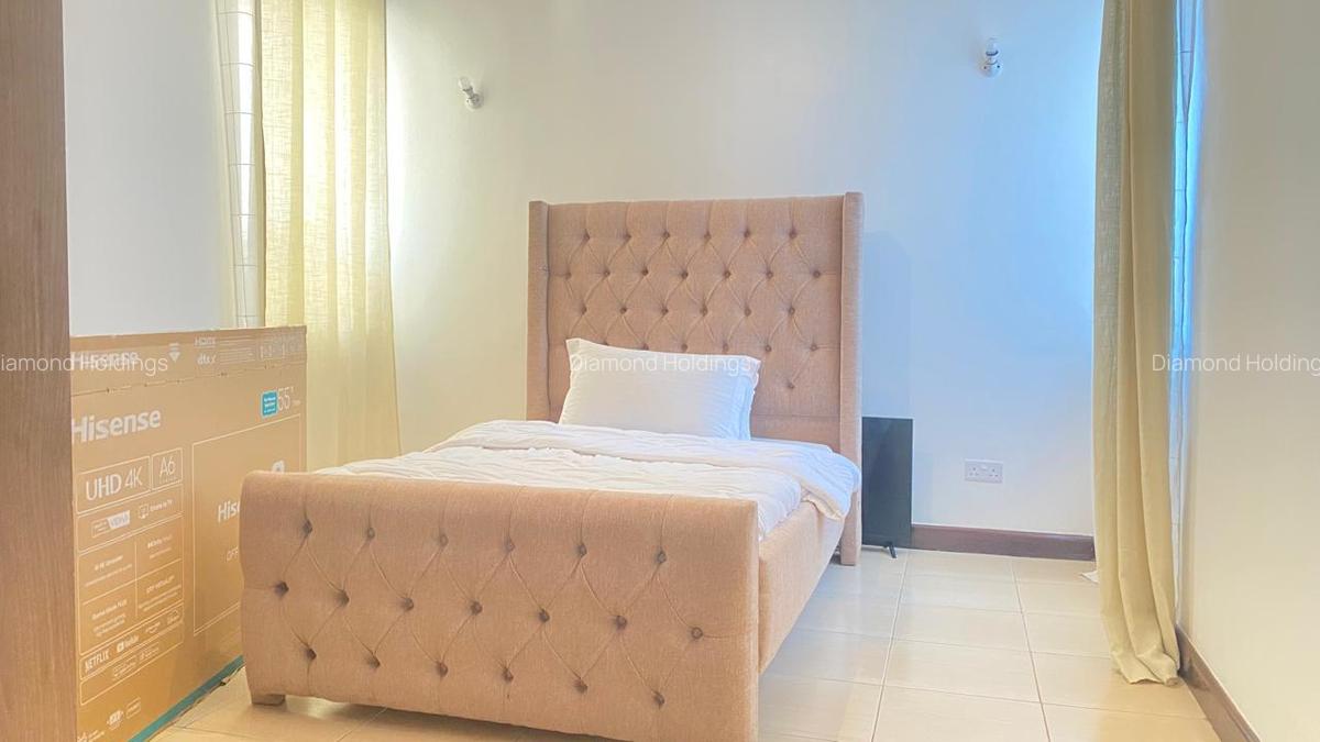 Serviced 2 Bed Apartment with En Suite at Brookside - 8
