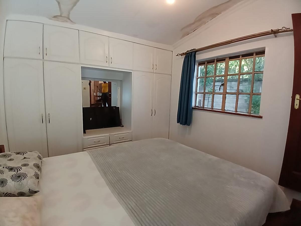 1 Bed House with En Suite in Lavington - 9