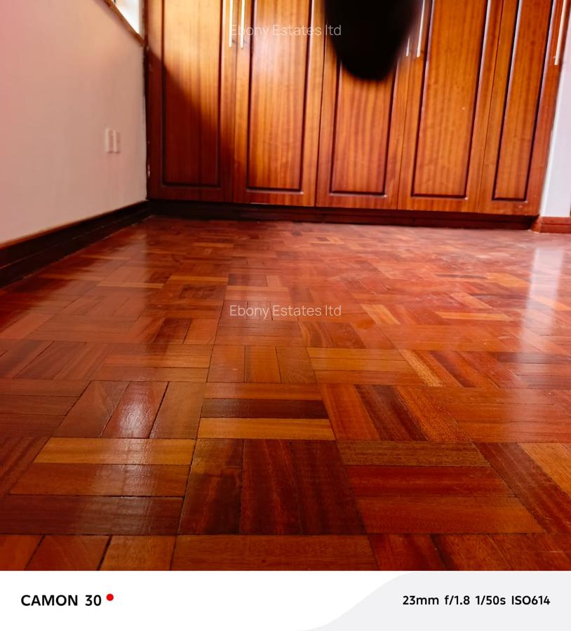 5 Bed Townhouse with En Suite in Lavington - 2