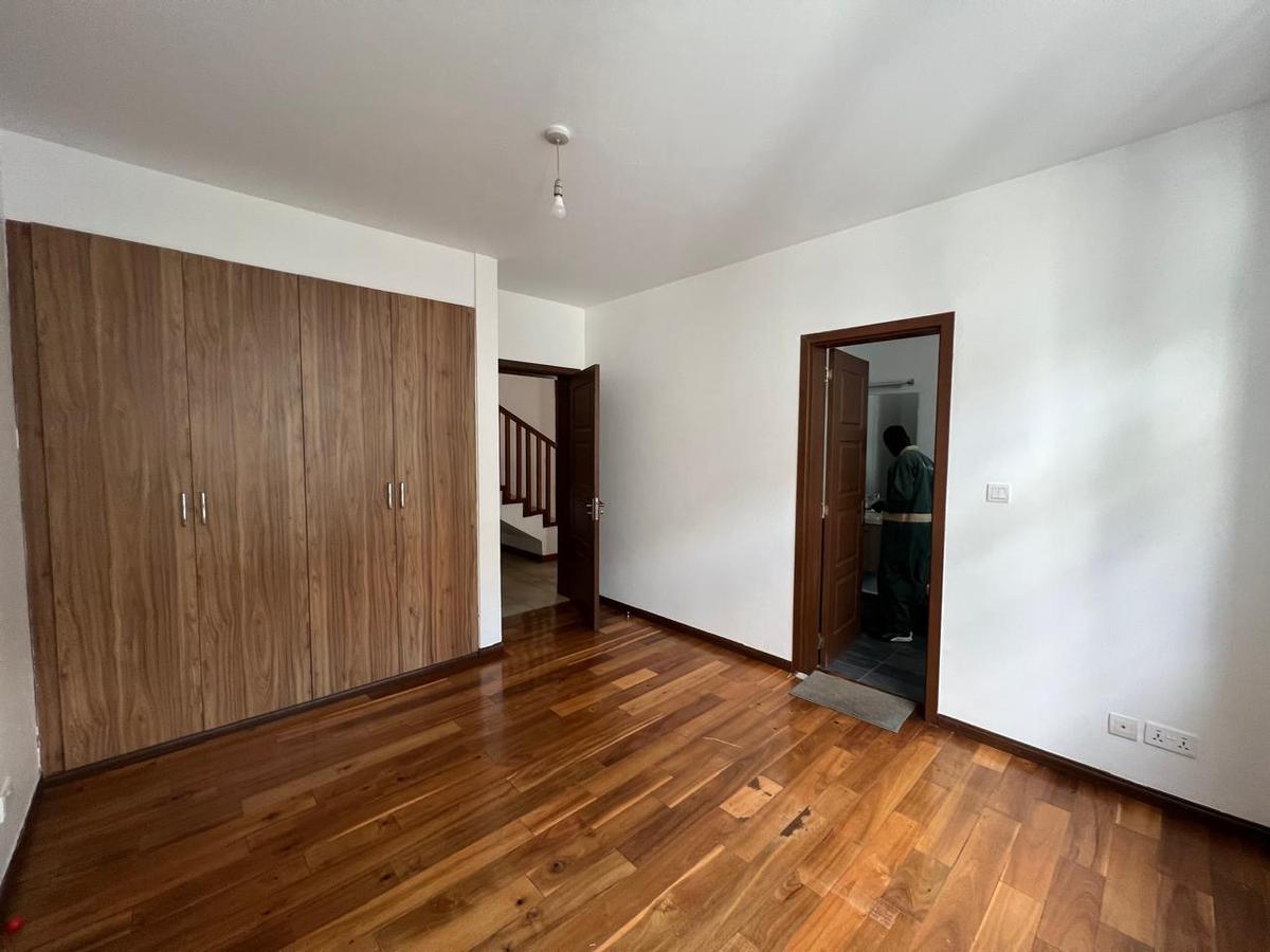 5 Bed Townhouse with En Suite in Lavington - 6