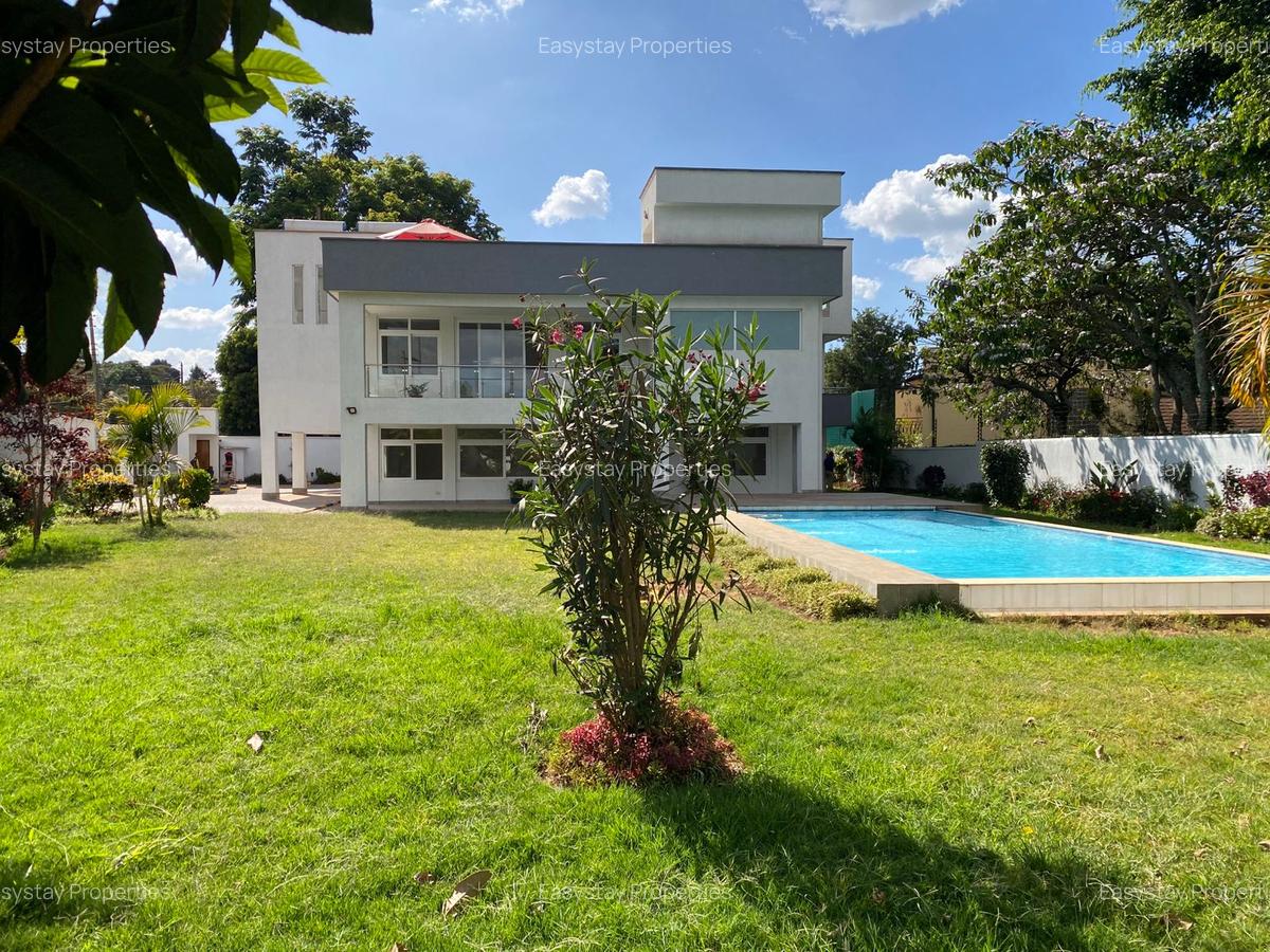 5 Bed House with En Suite in Runda - 1