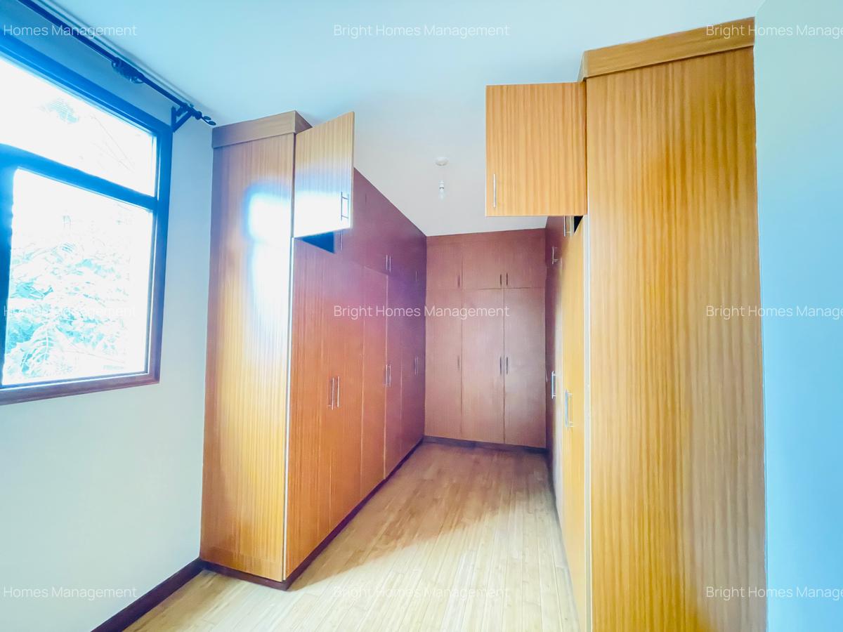 4 Bed Apartment with En Suite in Riverside - 18