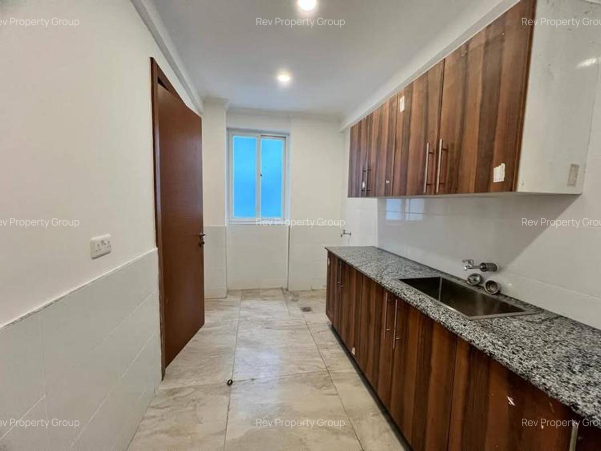 2 Bed Apartment with En Suite in Parklands - 5