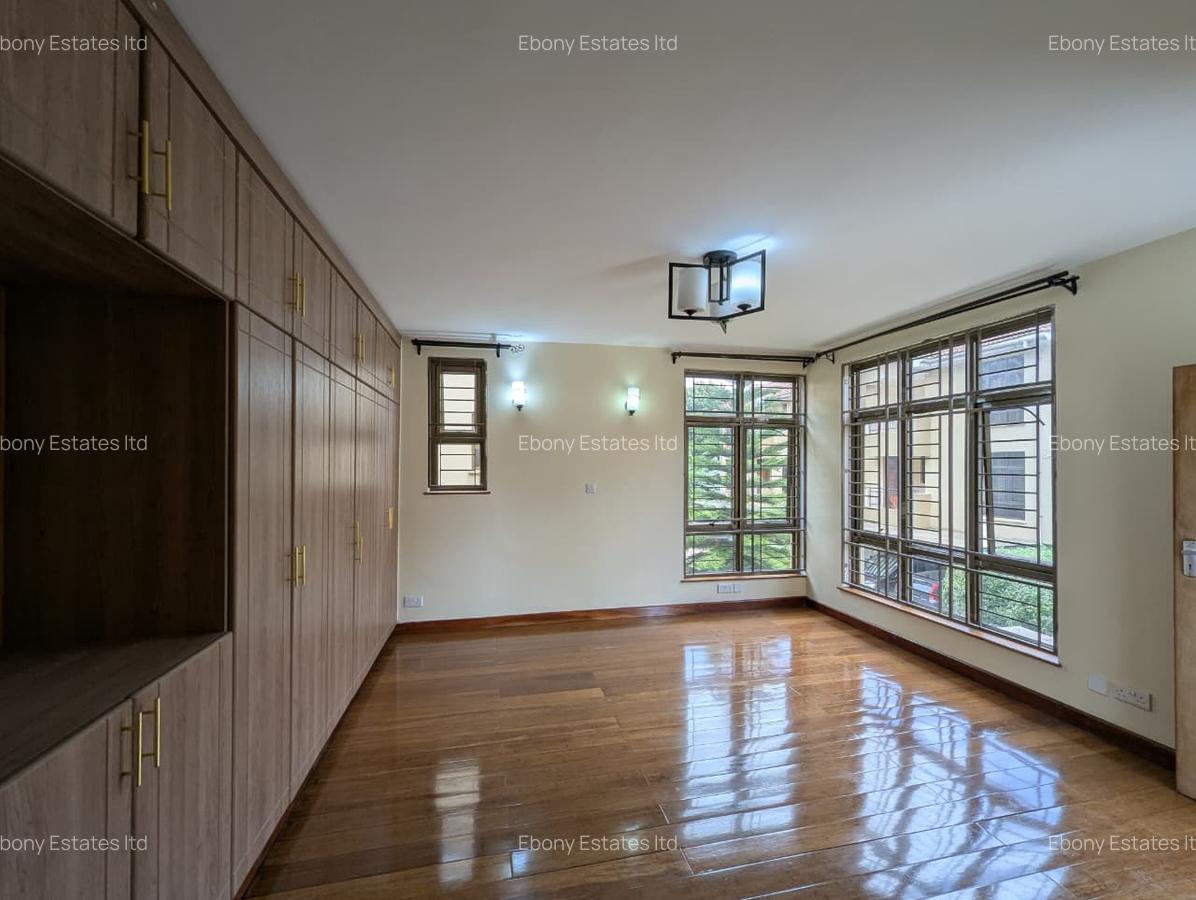 5 Bed Townhouse with En Suite in Lavington - 9