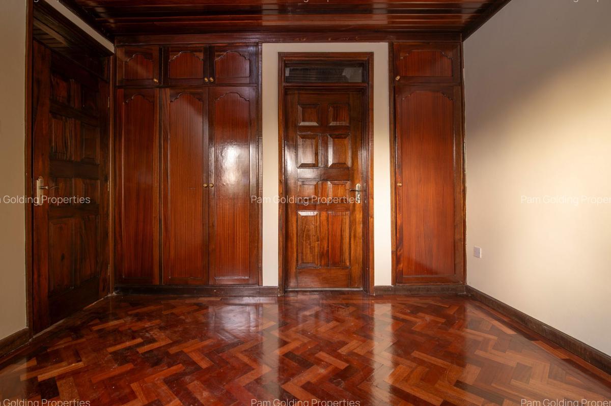 4 Bed House with En Suite in Karen - 11