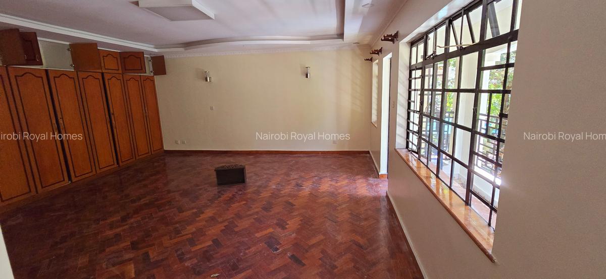 4 Bed Townhouse with En Suite at Lavington Road Garden - 11