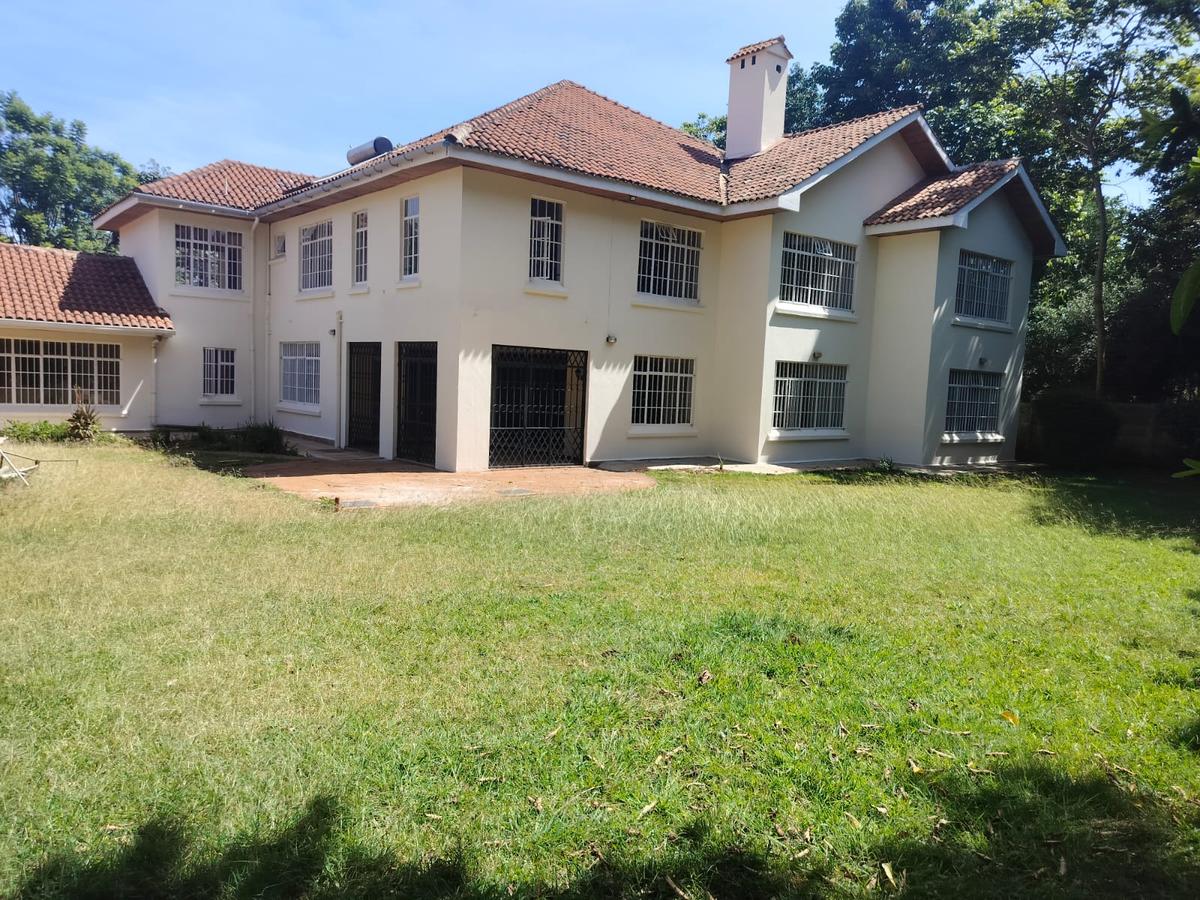 6 Bed House with En Suite in Nyari - 1