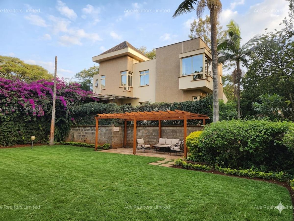 4 Bed Villa with En Suite at Dennis Pritt Road - 1
