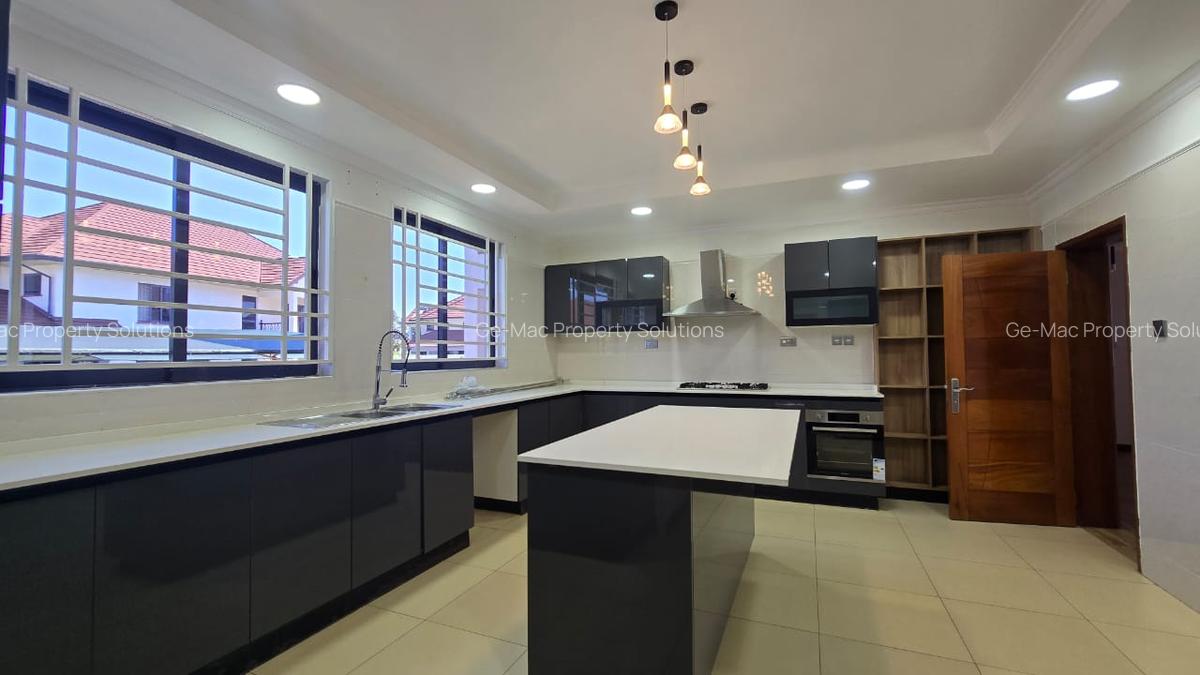 5 Bed House with En Suite at Paradise Lost Road - 14