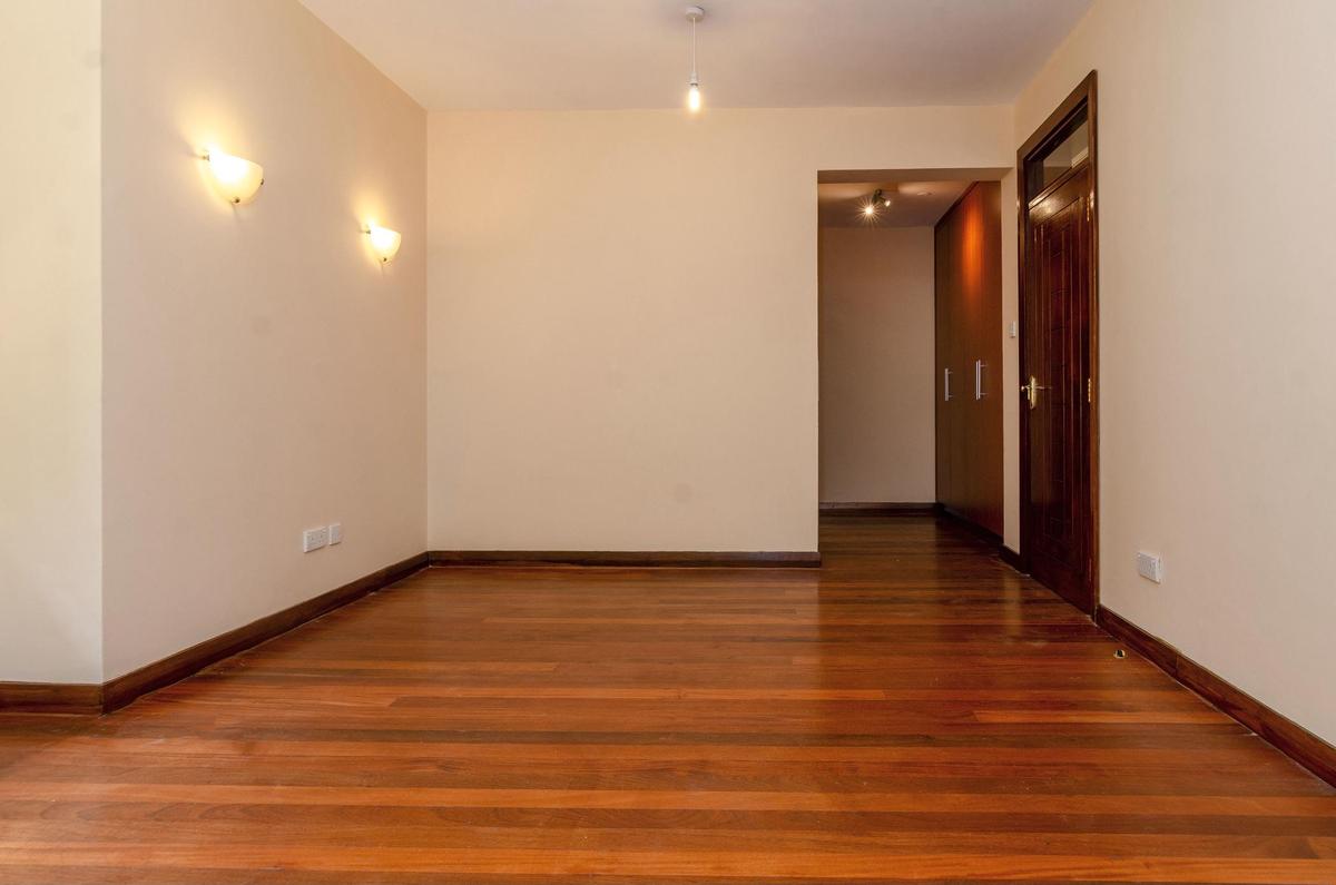 2 Bed Apartment with Swimming Pool at Riverside Drive - 7