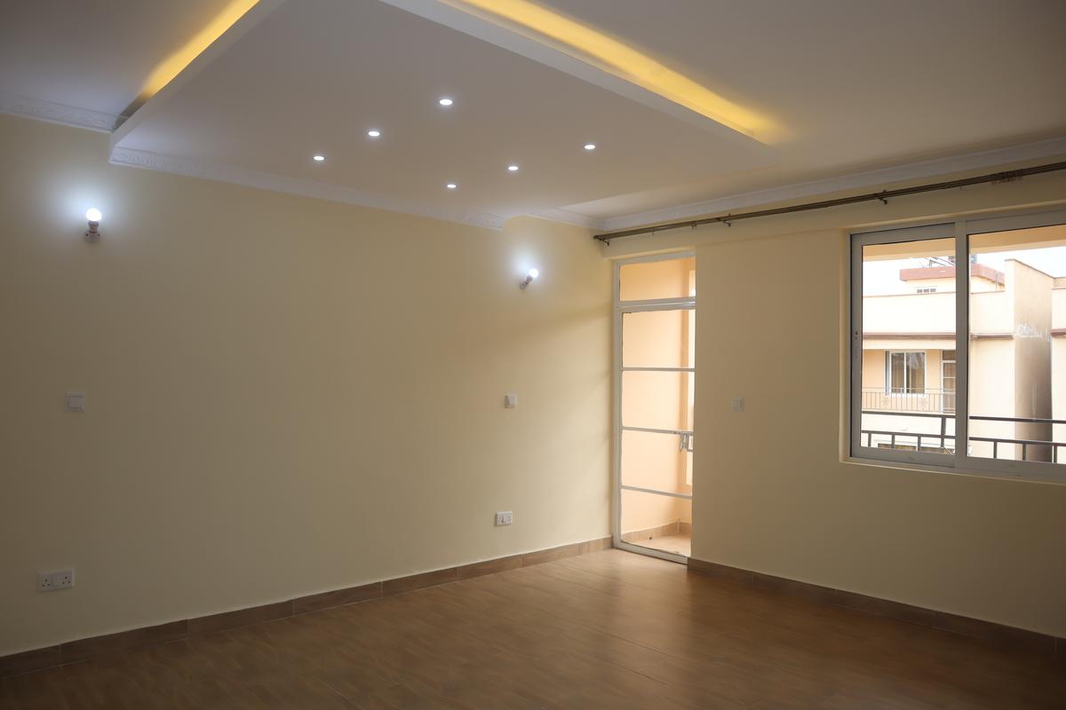 4 Bed Villa with En Suite at Near Gateway Mall - 14