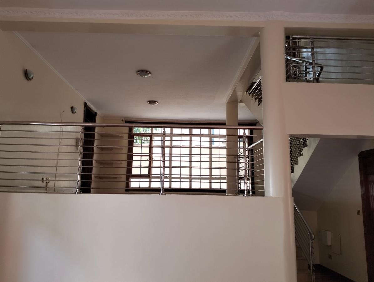 4 Bed Townhouse with En Suite in Kyuna - 10