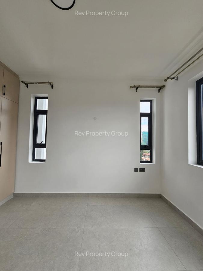 3 Bed Apartment with En Suite in Brookside - 9