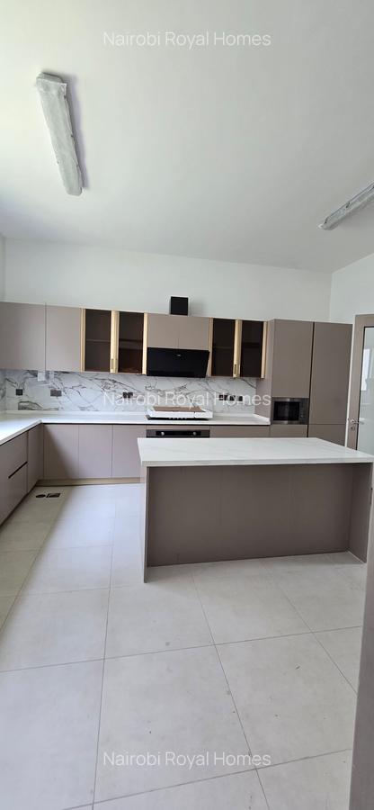 5 Bed Townhouse with En Suite at Lavington Green - 8