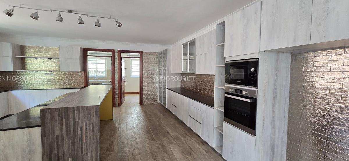 5 Bed Townhouse with En Suite at Lone Tree - 7