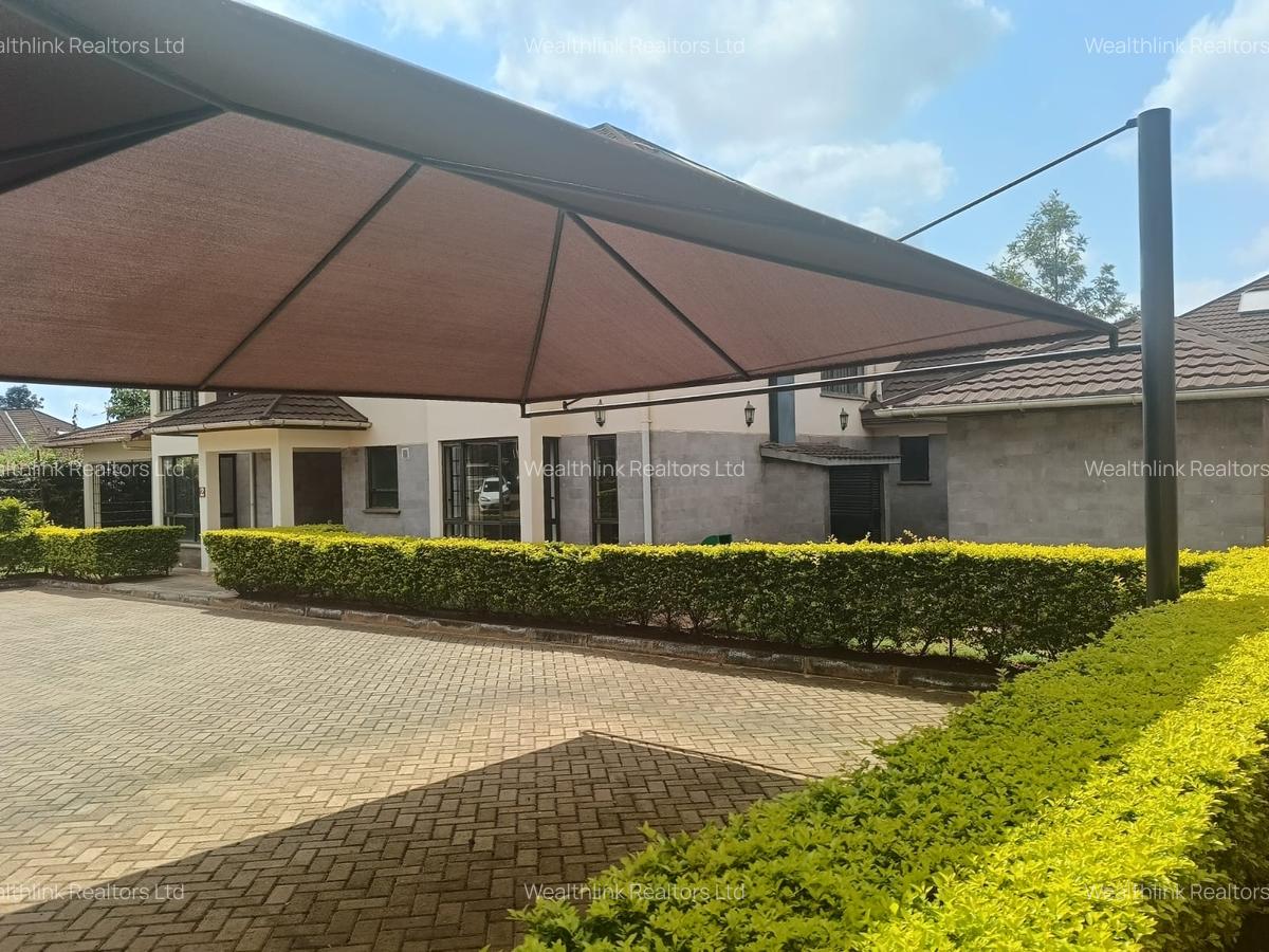 5 Bed Townhouse with En Suite at Horse Shoe Village - 6