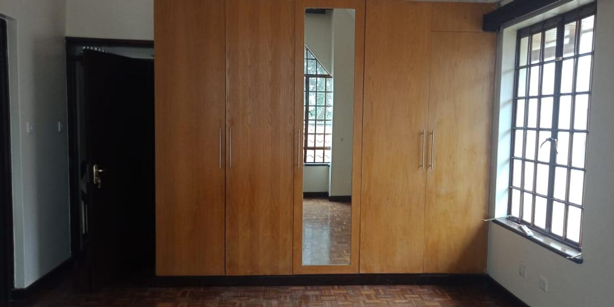 5 Bed Townhouse with En Suite at Lavington - 18