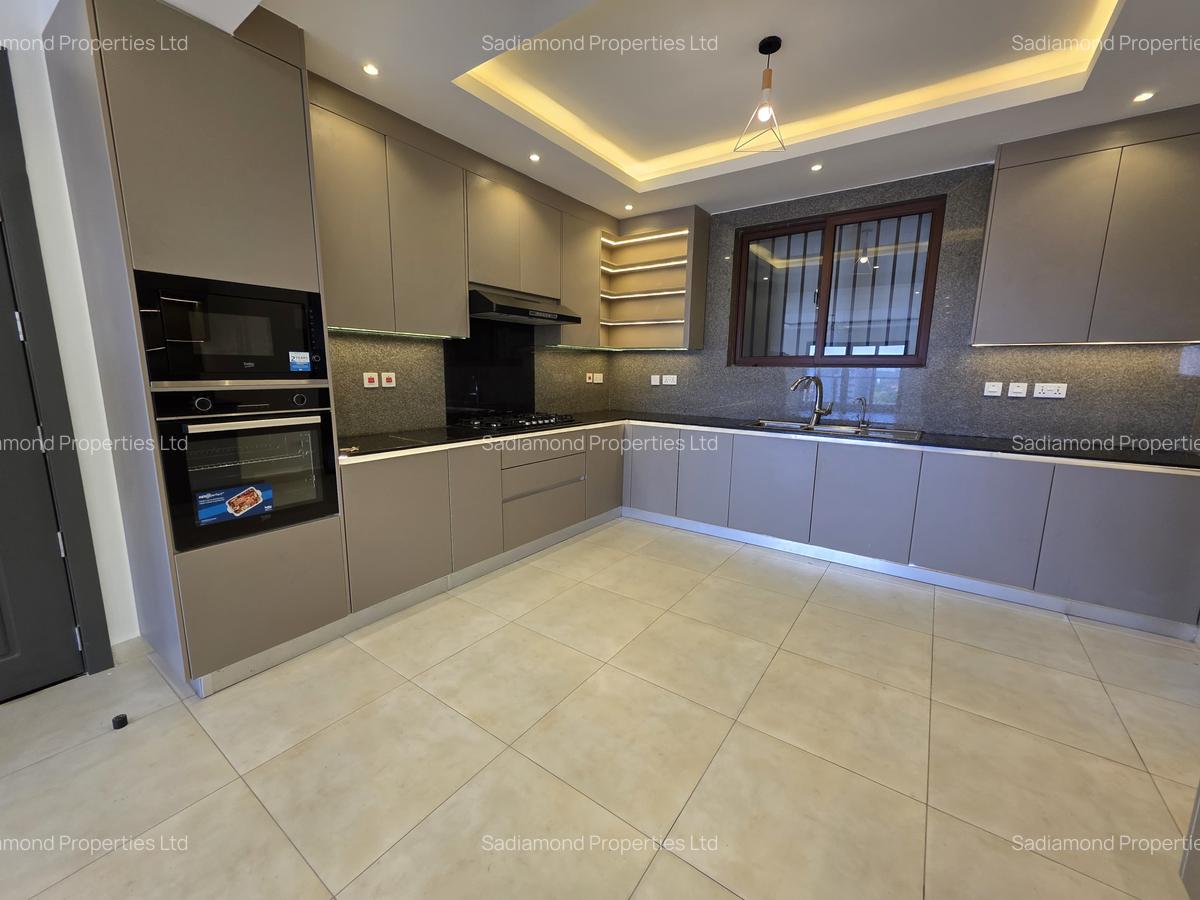 3 Bed Apartment with En Suite in Parklands - 1